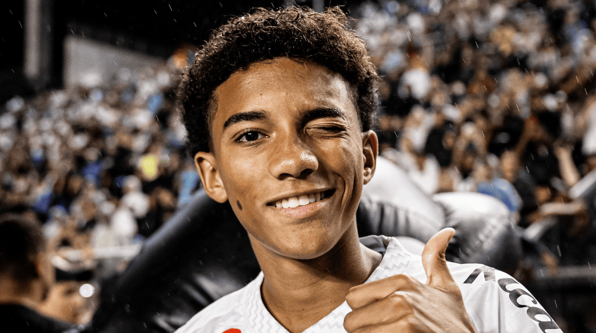 Robinho Jr durante jogo do Santos